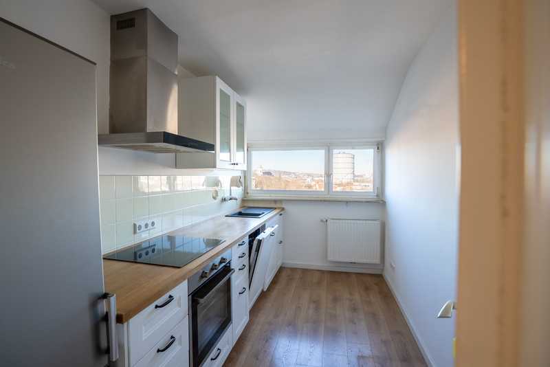 Helle 3-Zimmer Wohnung mit Stadionblick in Stuttgart-Ost