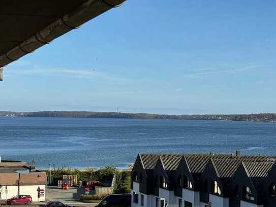 Attraktive zwei Zimmer Wohnung mit Wasserblick