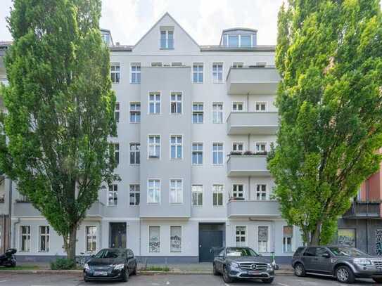 ERSTBEZUG: Voll möblierte Luxus-2,5 Zimmer-Wohnung mit gr. Balkon, Gaskamin, 2 Bädern...!!