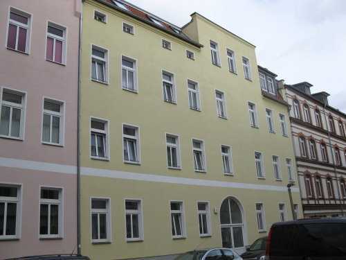 Schöne 4 Zi-Wohnung mit Balkon, Laminat, sep. Küche und Wannenbad