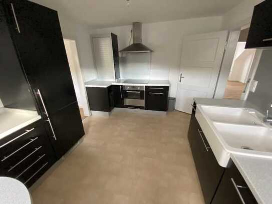 Siegen Niederschelden, zentral gelegene, komplett sanierte 5-ZKB-DG Wohnung, perfekt für 3-4 er WG