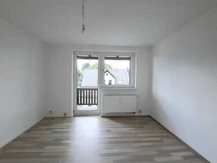 Sehr schöne 3R-Wohnung mit Balkon & Badewanne sucht Sie!