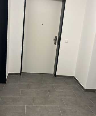 Geschmackvolle 3,5-Zimmer-Wohnung mit gehobener Innenausstattung mit Balkon und EBK in Ludwigsburg