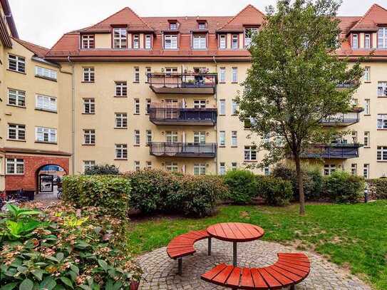 Bezugsfrei! Charmante Altbauwohnung im Hechtkiez mit Balkon und Einbauküche.