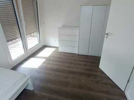 Möbliertes Zimmer mit Balkon in einer 4er WG