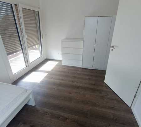 Möbliertes Zimmer mit Balkon in einer 4er WG