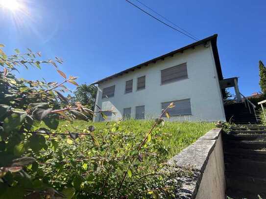 Wohnhaus mit Einliegerwohnung in ruhiger Lage im Stadtbereich von Deggendorf; 
Neubeplanung möglich