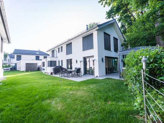 Exklusive Neubau-Villa am Seebach in Ismaning