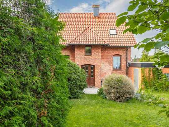 Großes, schönes Grundstück mit historischer Backsteinarchitektur zentral in Wedemark - Mellendorf