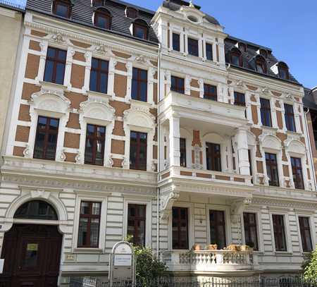 Großzügige Büro-/Praxisräume im Erdgeschoss, auf der Augustastraße, mit Balkon - Stellplätze möglich