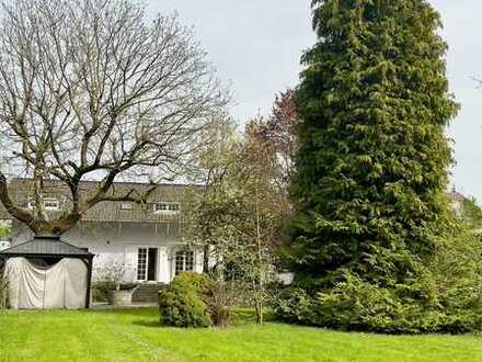 Von privat: Großzügiges Einfamilienhaus mit schönem Grundstück Frankfurt Nieder-Erlenbach