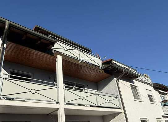 Reutlingen Oferdingen, Attraktive 3,5-Zimmer-Eigentumswohnung mit EBK, großem Balkon und Garage