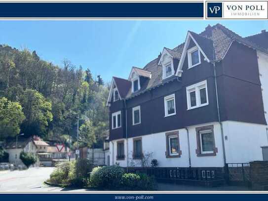 Charmantes Zweifamilienhaus mit Terrasse und malerischem Blick auf die Burg Windeck