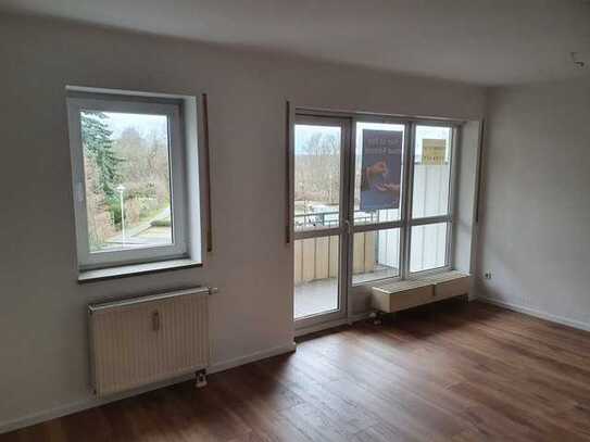 1. OG mit Balkon ! Lift / Laminat / TG Stellplatz u.v.m...