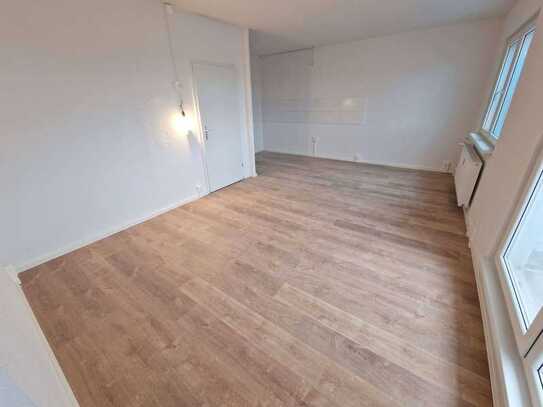 5-Raumwohnung mit Balkon + Laminatboden + EBK-Option!