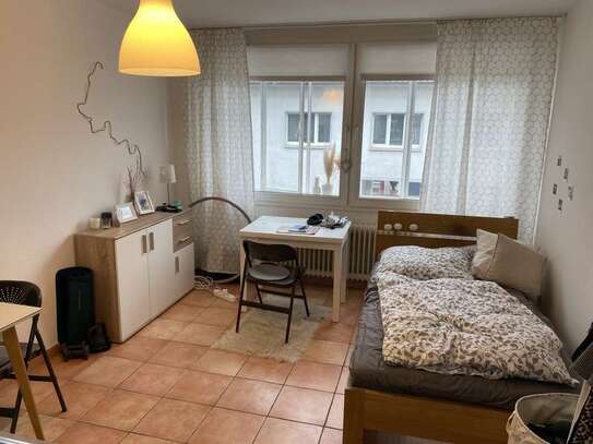 Schönes Apartment optimal zentral nähe Viktoriabrücke (Weststadt/Altstadt)! Miniküche. Duschbad.