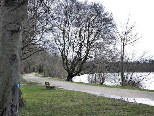 Lindenhof, Waldparknähe: 1 Zimmer Küche Bad Balkon