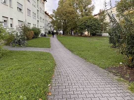 Erstbezug nach Sanierung mit Balkon: exklusive 3-Zimmer-Wohnung in Frankfurt