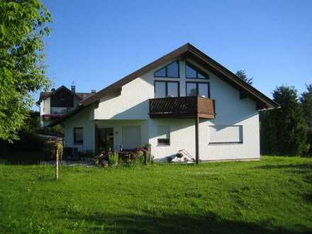 Sonnige 2-Zimmer-DG-Wohnung mit Balkon in Denklingen