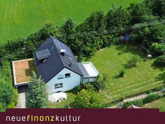 wunderschönes Wohnhaus mit tollem Garten, Garage und großem Carport