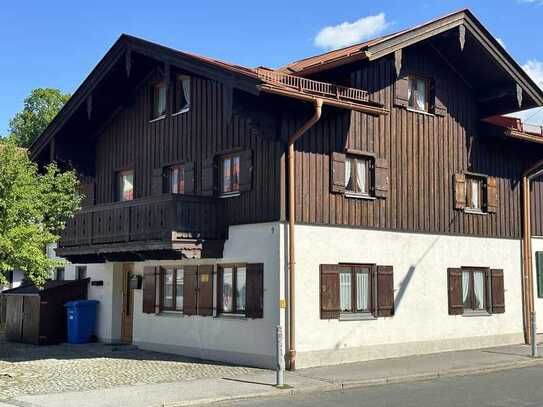 Miesbach im Herzen des Oberlandes:
Potentialreiches Stadthaus im historischen Zentrum