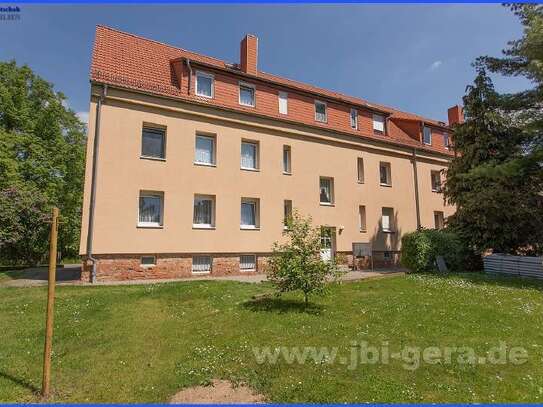 Schöne 2-Raum-Wohnung mit 1000qm Gartennutzung zu vermieten.