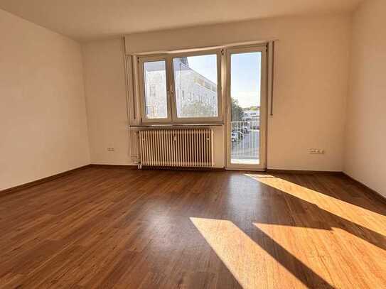 Schöne zwei Zimmer Wohnung mit Balkon!