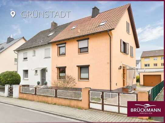 Kompaktes Platzwunder: Familienfreundliche Doppelhaushälfte mit Garten und Garage
