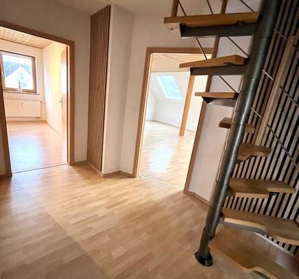 Moderne helle 4 ZKB Maisonette Wohnung Wie neu