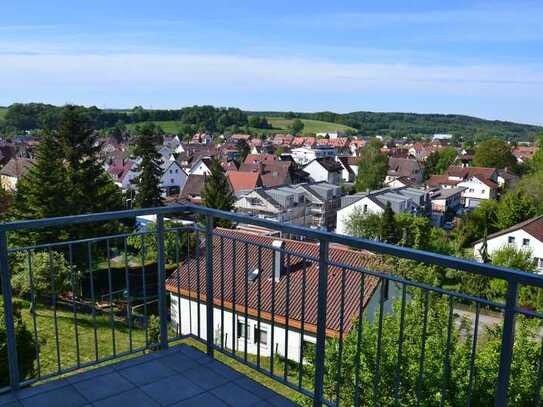 Schöne, helle 4,5-Zimmer-EG-Wohnung mit Balkon in Reichenbach!