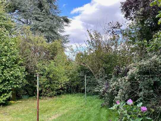 Baugrundstück in ruhiger Lage mit Altbestand