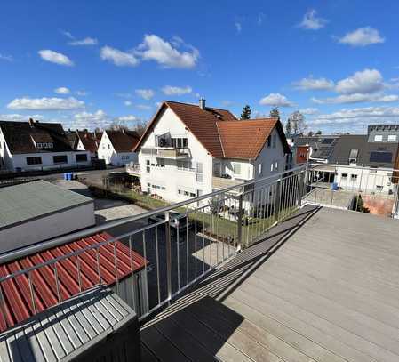 lichtdurchflutete 2 Zimmer DG Wohnung mit Balkon