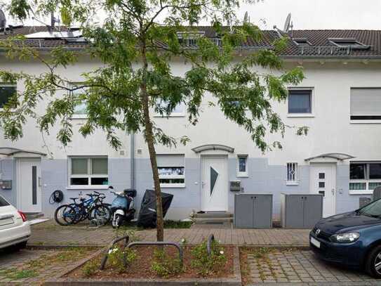 Charmantes neuwertiges Reihenmittelhaus in ruhiger Lage mit hochwertiger EBK, Garten und Terrasse