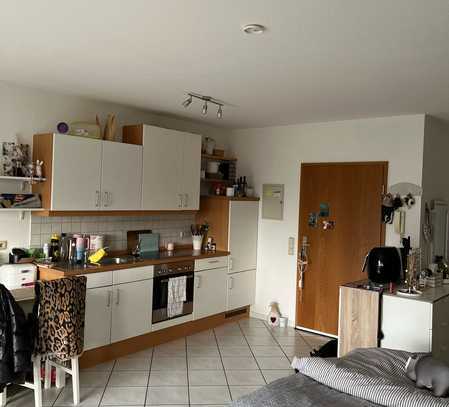 Schöne und gepflegte 1-Zimmer-Wohnung mit Balkon und Einbauküche in Idar-Oberstein