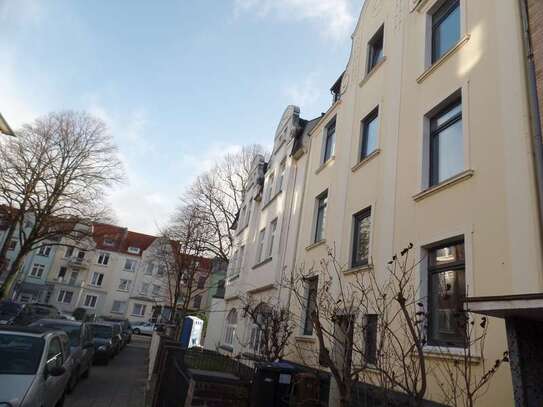 Wohlfühlfaktor: 1. OG schöne Altbau-2-Zimmer-Wohnung