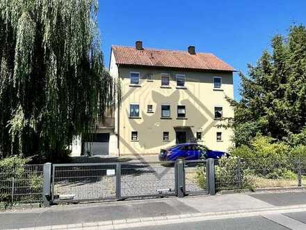 *Zweifamilienhaus mit großen Garten in guter Lage!*