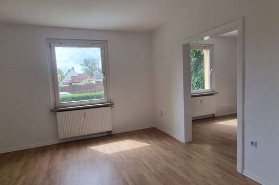 Schöne großzügiege 3 Zimmer Wohnung! Renoviert!!!