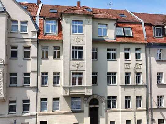 Charmante 2 Zimmer Wohnung mit Wintergarten und Wannenbad