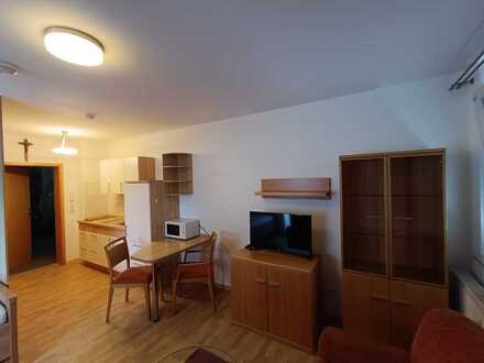 Geschmackvolle Wohnung mit einem Zimmer sowie Balkon und EBK in Plössberg