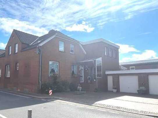 Zweifamilienhaus mit Doppelgarage, Wintergarten und Dachterrasse in Leer-Bingum