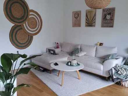 Helle 3,5 Altbauwohnung mit großem Balkon und offenem Wohn/Esszimmer