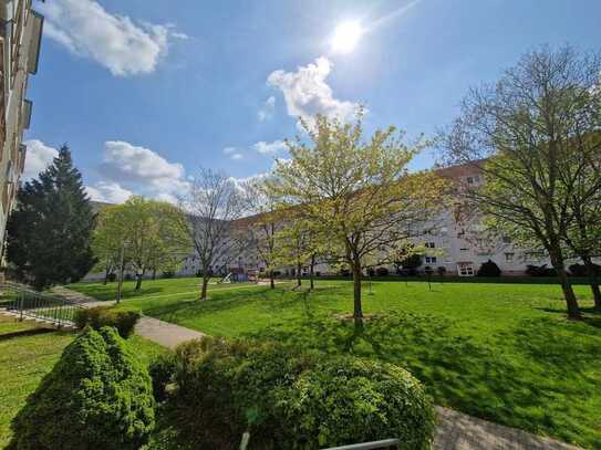 **FAMILIEN WILLKOMMEN**4-Zimmer-Wohnung // 3.Etage // Balkon // Bad mit Wanne // ab 01.05.