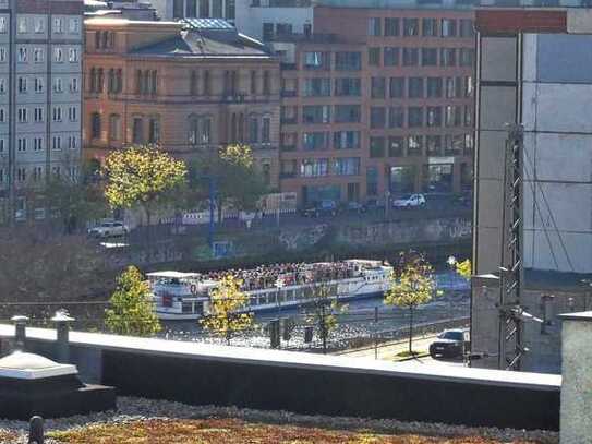 Mitten im Regierungsviertel an der Spree und Friedrichstraße