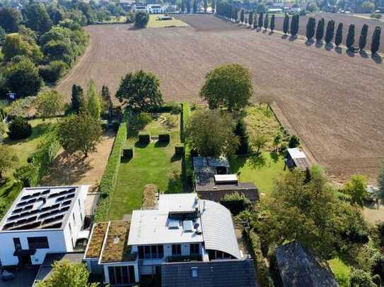 EINZIGARTIGER HÄUSERKOMPLEX MIT UNVERBAUBAREM BLICK IN PRÄMIERTER LAGE VON MEERBUSCH-BÜDERICH!