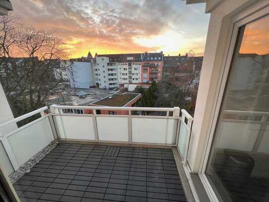 Helle 3-Zimmer-Wohnung mit Balkon in Oberkassel