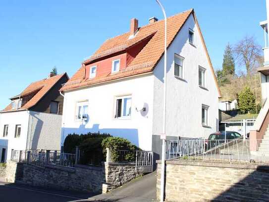 Mehrgenerationenhaus mit eingezäuntem Grundstück! Ortsrandlage! Umbau zum 2-Familienhaus möglich!