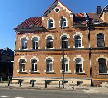 Großzügige 3,5-Zimmer mit Laminat und Tageslichtbad mit Wanne in guter Lage!