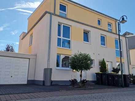 Rechteckig. Praktisch. Gut. - Moderne Doppelhaushälfte in Niederkassel-Lülsdorf