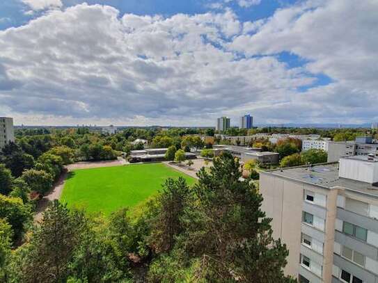 Stilvolle 3,5-Zimmer-Wohnung mit luxuriöser Innenausstattung Balkon Panorama-Blick Lu-Pfingstweide