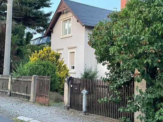 Geräumiges 8-Zimmer-Einfamilienhaus in Dresden Niedersedlitz